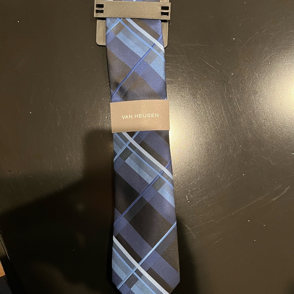 Van Heusen blue tie